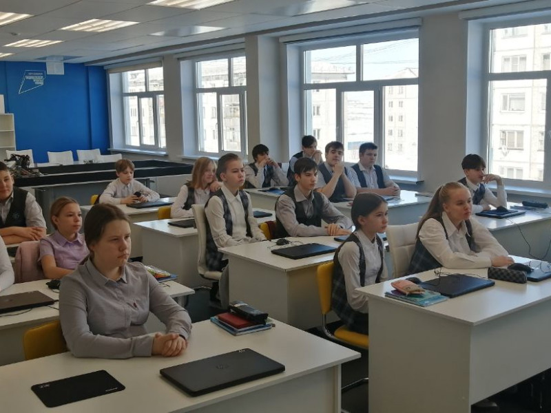 Для учащиеся 7 классов был организован просмотр образовательных фильмов «Электроэнергетика России», «Наш космос»..